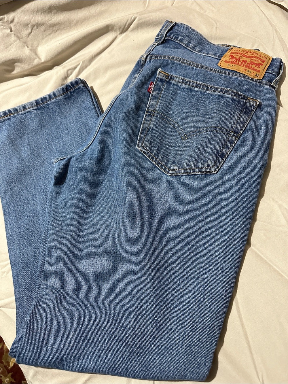 Levi's Men's Straight Jeans in Medium Blue Denim